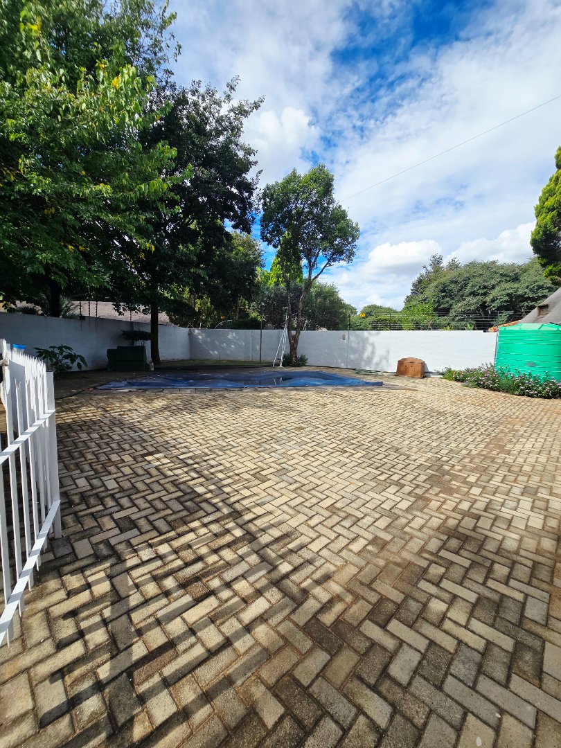 6 Bedroom Property for Sale in Wilkoppies North West